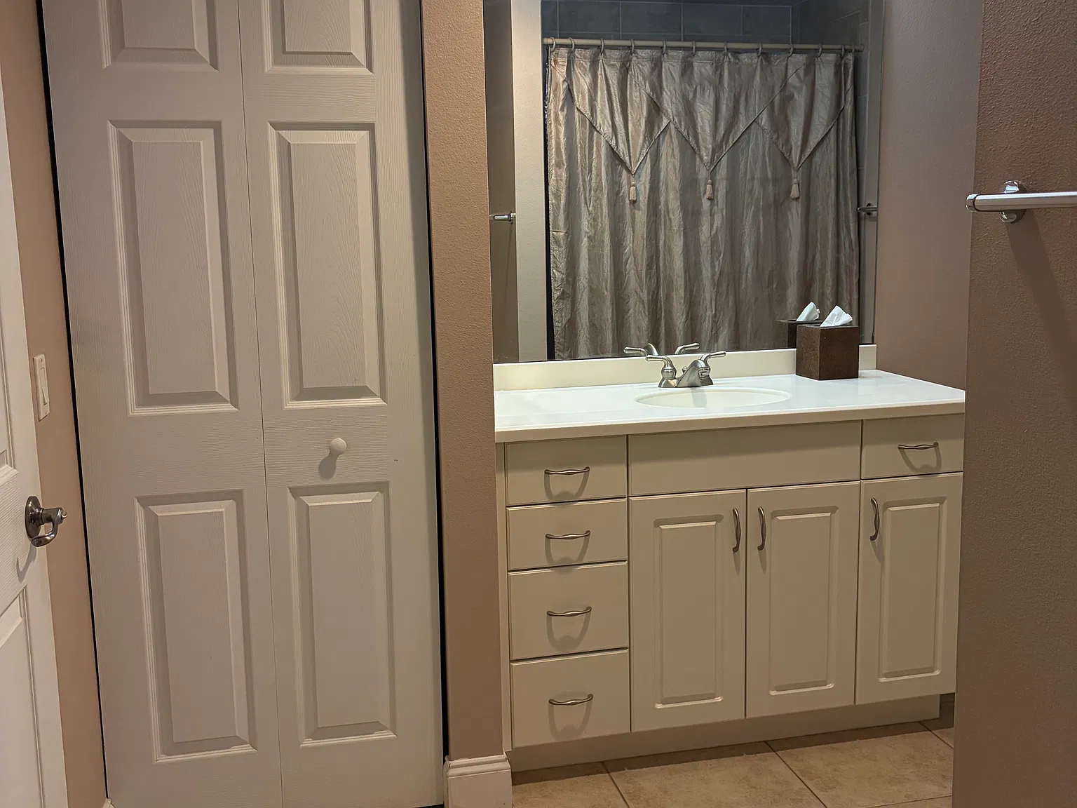 3 bed, 2300 sqft, $1,300 — Photo 4