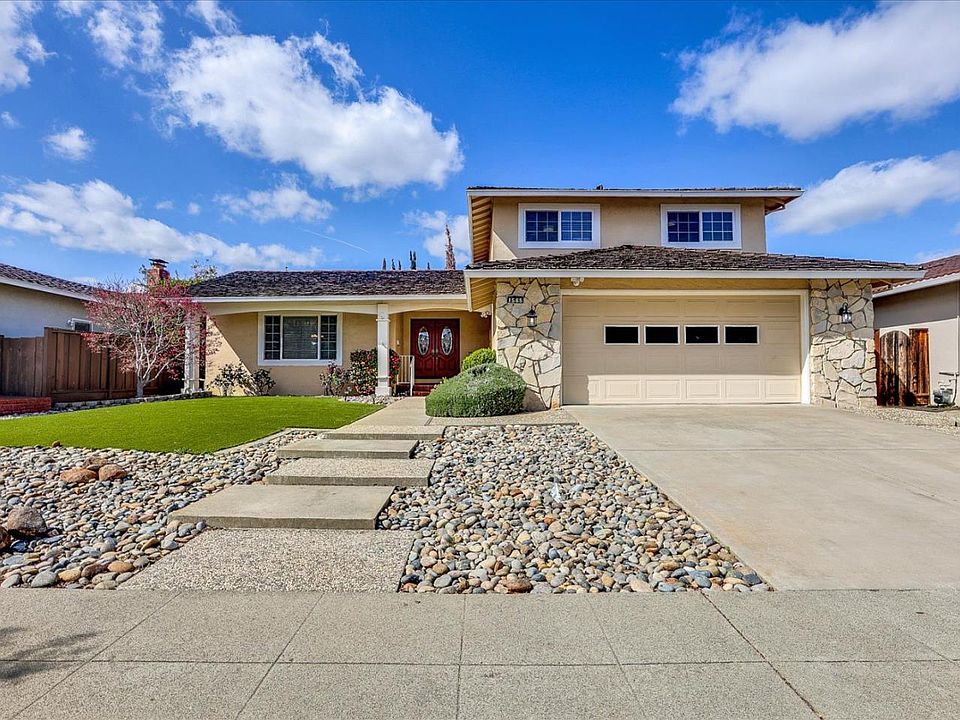 1st image of 1565 Petal Way