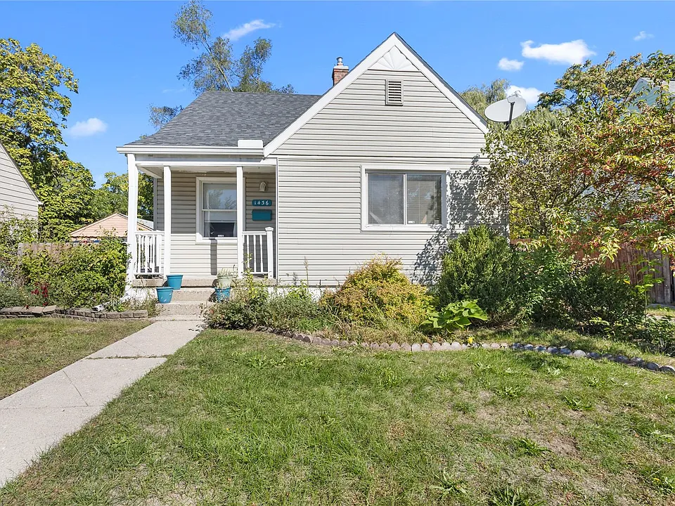 1436 Leroy St