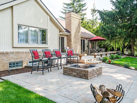 3rd image of 6517 Park Valley Dr