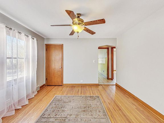 5th image of 7847 Lowell Ave
