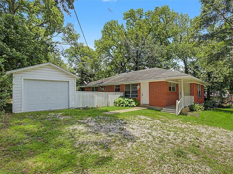 802 Cline St — Photo 2