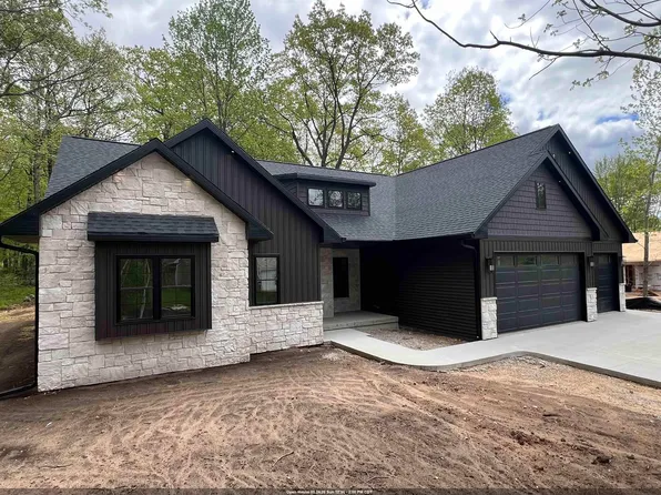 996 Thomas Trl, Waupaca, WI 54981