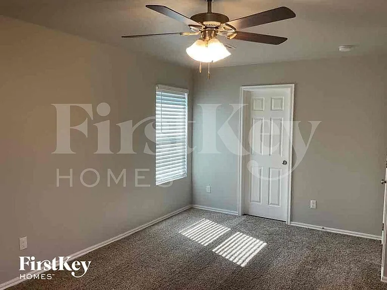 233 NE 21st Ct — Photo 8