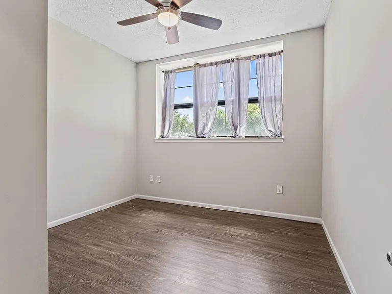 309 S White Ave — Photo 37