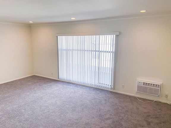 3rd image of 5347-5351 Vantage Ave #5347-8