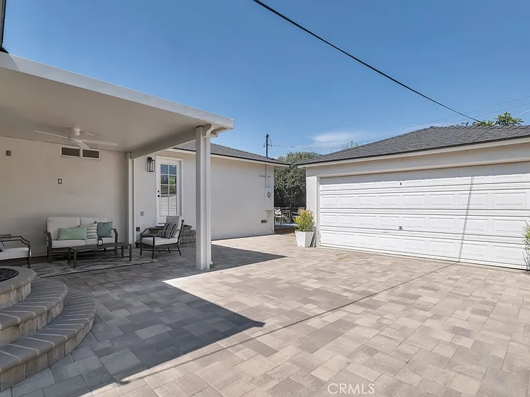 22529 Clarendon St — Photo 21