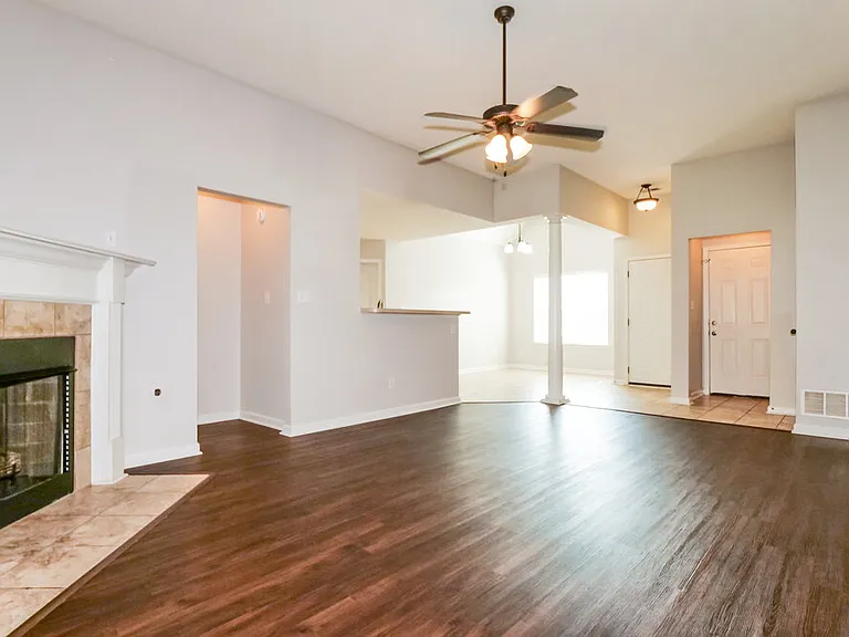 7852 Ridgedale Dr — Photo 6