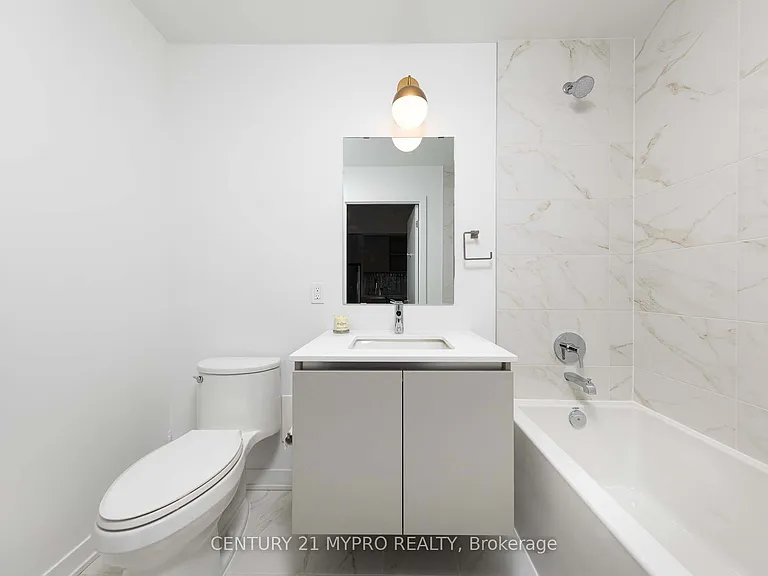 395 Dundas St W #Penthouse 02 — Photo 17
