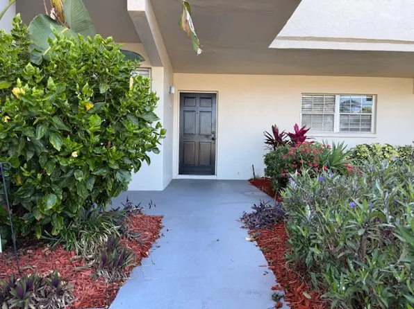 7351 W Country Club Dr N Unit 1-105, Sarasota, FL 34243