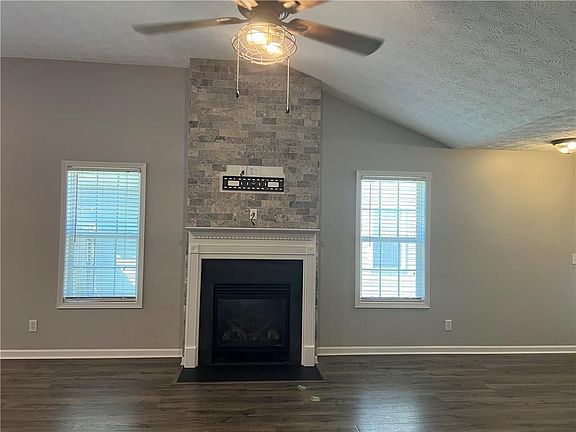 5th image of 324 White Oak Way