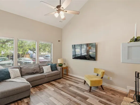 32 Cypress Point, Wimberley, TX 78676
