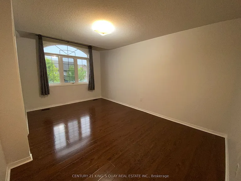 1102 Bur Oak Ave — Photo 10