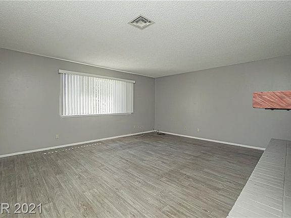 5th image of 178 Greenbriar Townhouse Way