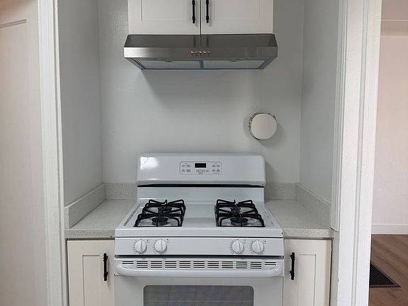 5th image of 32 Sanford Ave #1