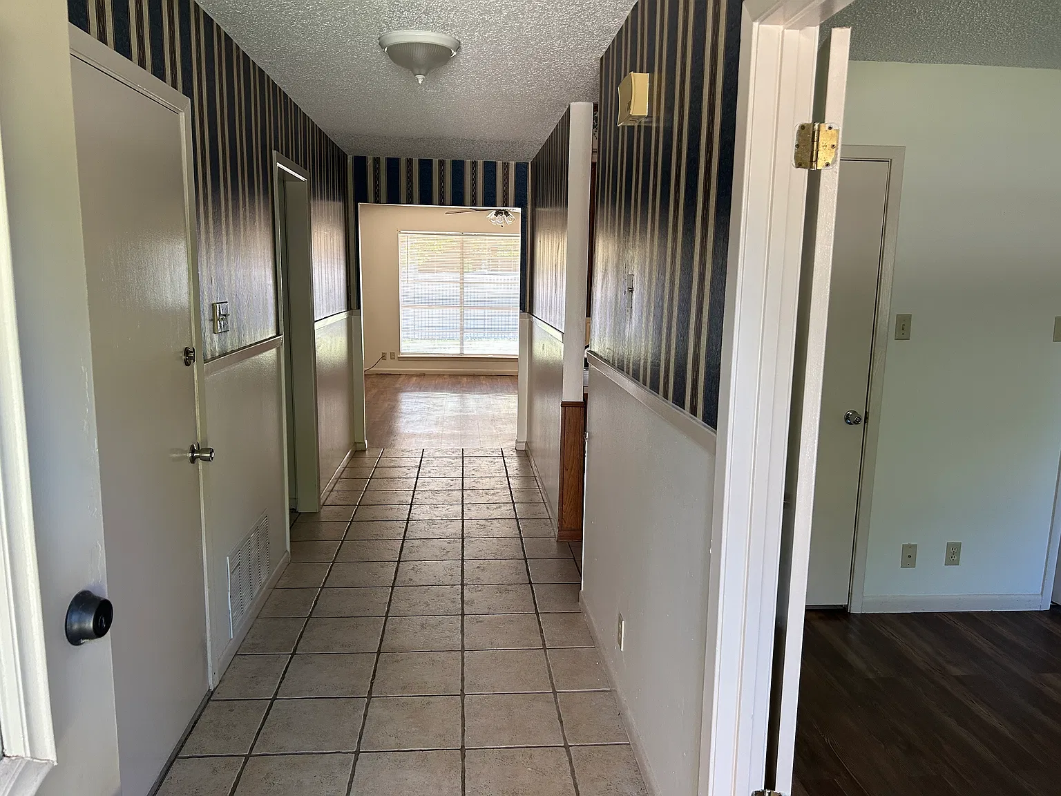 3 bed, 1133 sqft, $1,600 — Photo 2