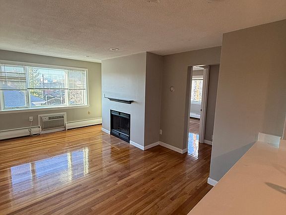 5th image of 50 Evergreen St APT 31