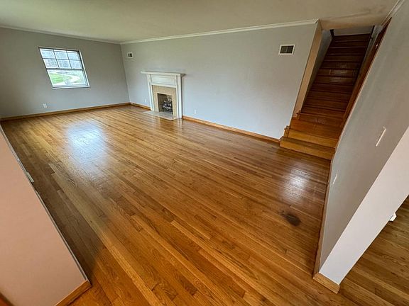 3rd image of 2770 Tremont Rd