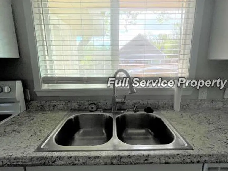 602 S 20th Pl — Photo 9