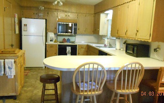 4th image of 8 Crescent Dr