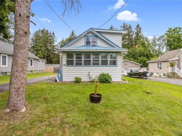 107 Randall Ter, North Syracuse, NY 13212