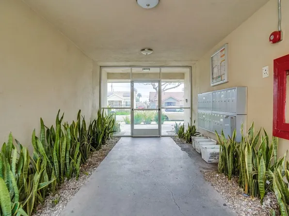 Pet Friendly Apartment Complex in South LA - Gated Parking, Laundry In-Units, Manager On-Site, 6325 8th Ave APT 19, Los Angeles, CA 90043