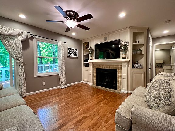 5th image of 7121 Tresterbrook Ln