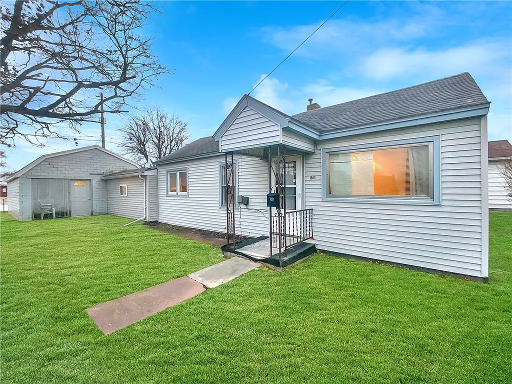 1809 Essex Ave photo 1