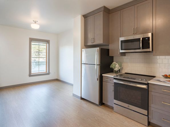 1930 NE Alberta St APT 307