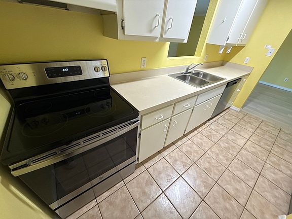 5th image of 1910 NW 12th Ave #B