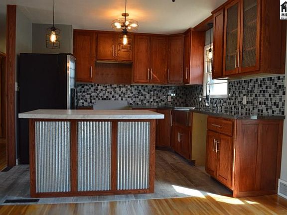 3rd image of 607 W 25th Ave