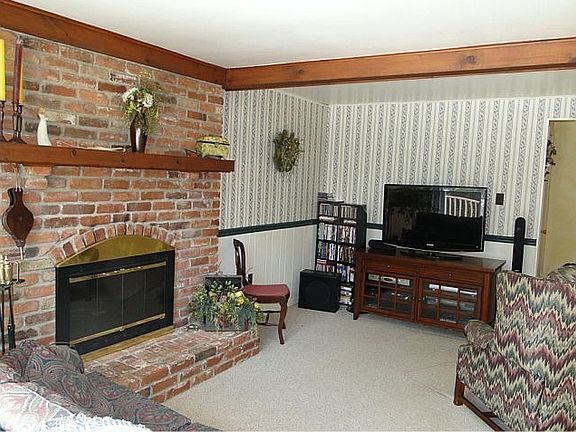 2nd image of 485 Bassett Dr