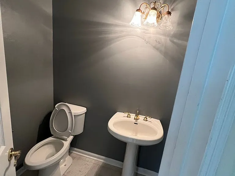 1635 Pondside Dr — Photo 34