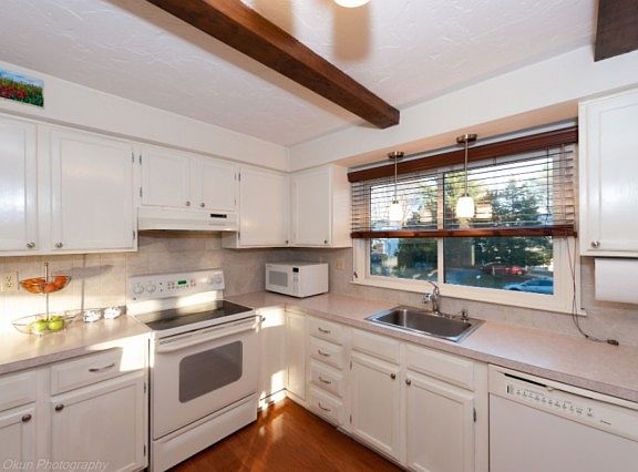 5th image of 45 Whitewood Cir