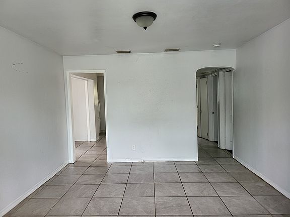 3rd image of 2530 16th Ave S