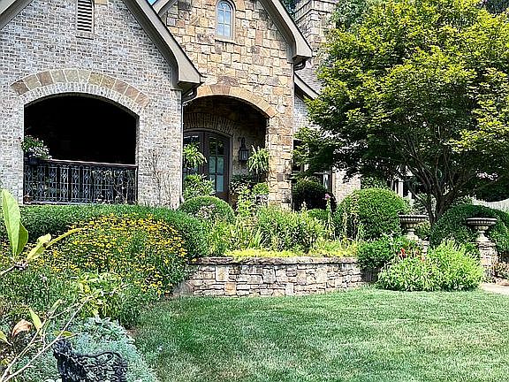2nd image of 1067 Glenwood Dr