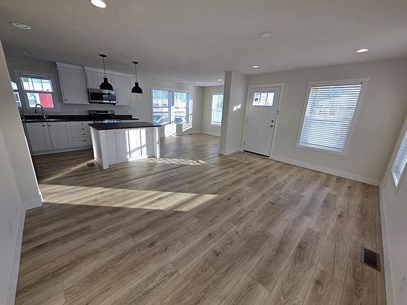 4th image of 175 N Michigan Ave #202