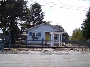 886 1st St SE, Bandon, OR 97411
