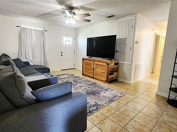 3rd image of 2501 Jeanne St