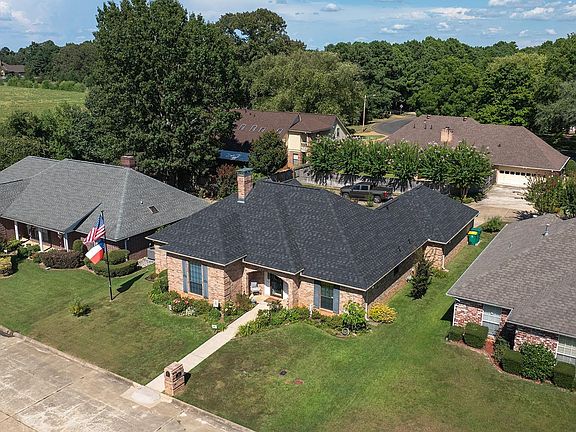 2nd image of 12 Dogwood Pl