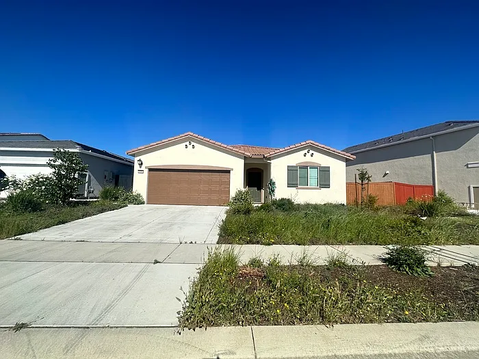 4 bed, 2.0 bath, 1951 sqft, $2,895 — Photo 2