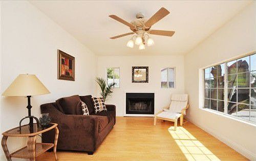 4th image of 20728 Kenwood Ave