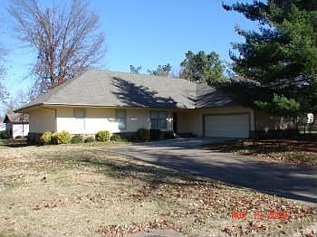 1st image of 1750 E Hilldale Dr