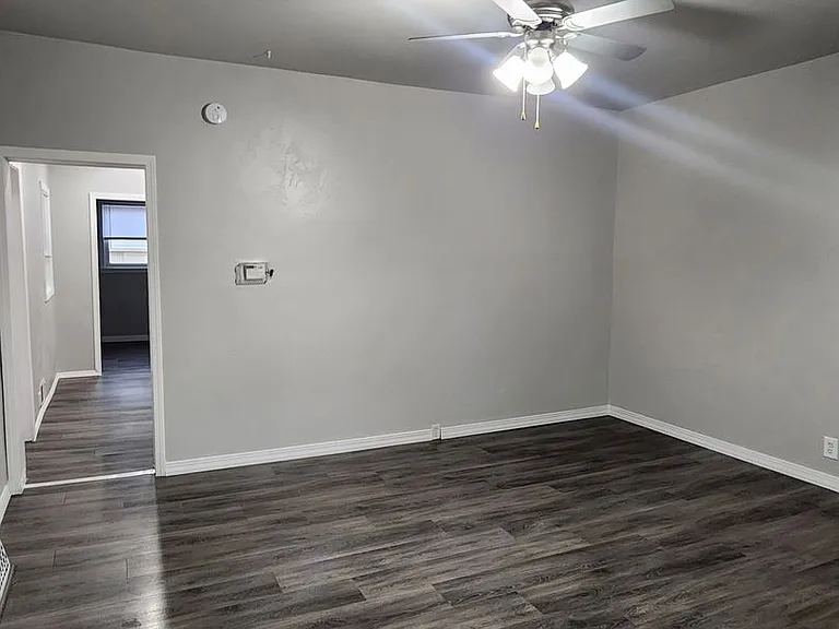 511 S Locust St — Photo 6