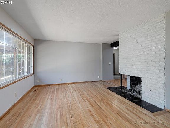 5th image of 3425 SE Mary Ct