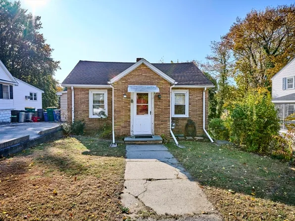 95 Garfield Ave, Woburn, MA 01801