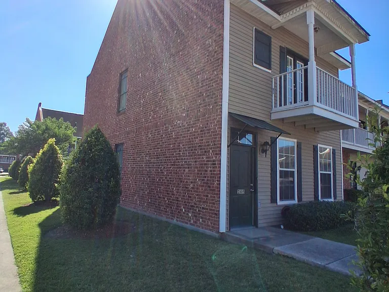 2105 Belle Pointe Aly — Photo 2