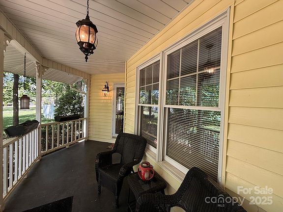 4th image of 2835 Dav Ave