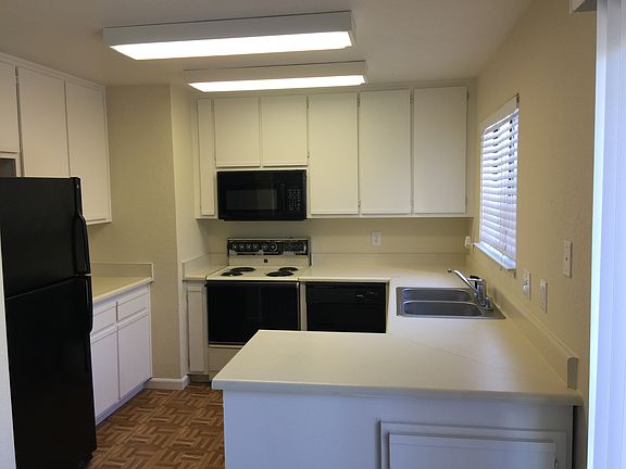 4th image of 2219 Renwick Ln