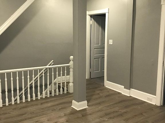 4th image of 330 E Goepp St